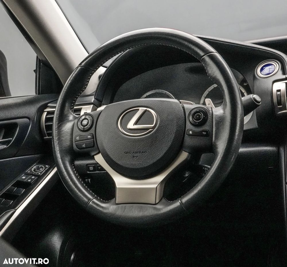 Lexus Seria IS 300h Aut. Executive - 17