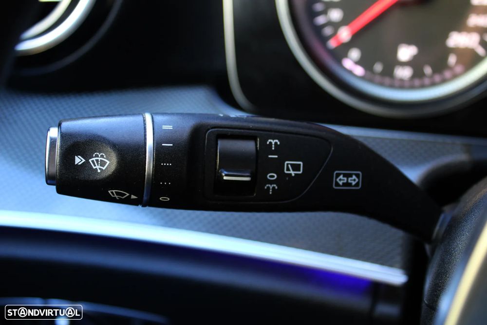 Mercedes-Benz E 220 d 4Matic 9G-TRONIC AMG Line - 38