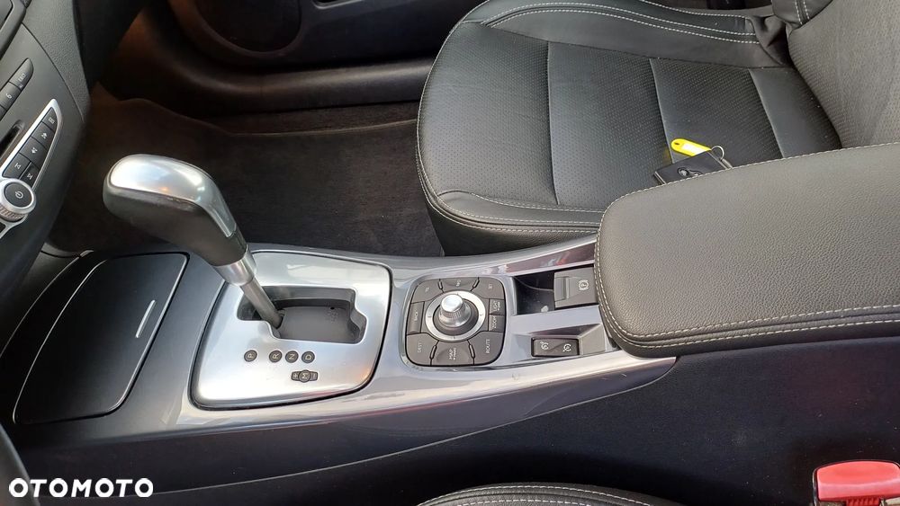 Renault Laguna 2.0 DCi FAP Initiale - 17