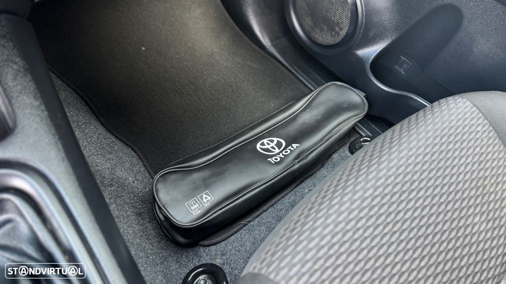 Toyota Hilux 2.4 D-4D 4WD CD CM - 22