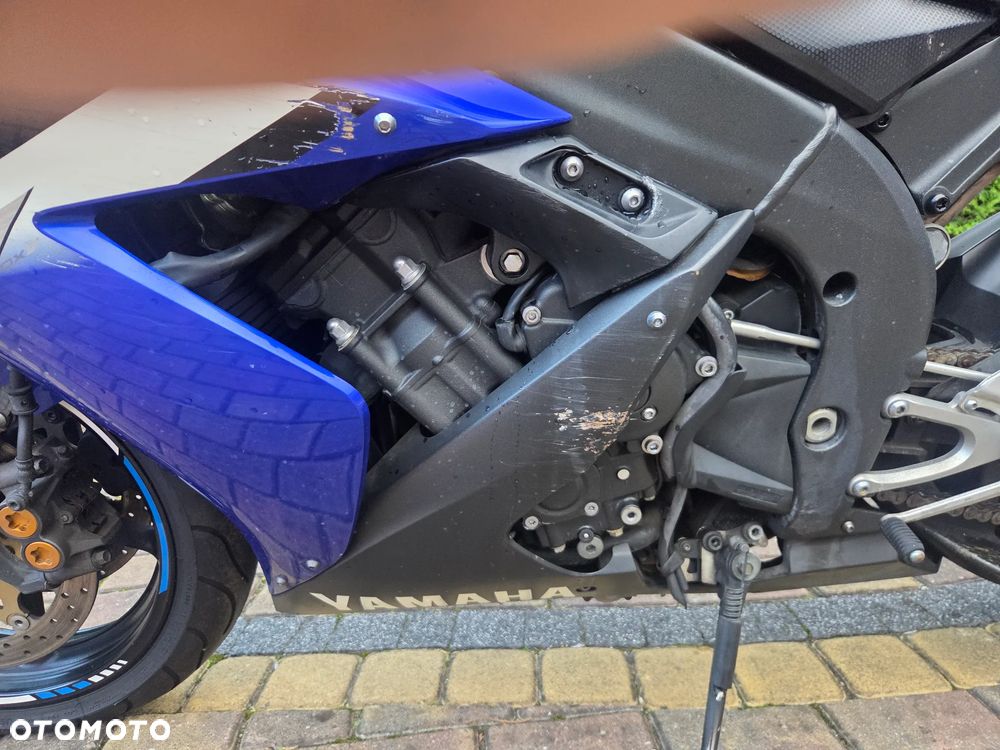 Yamaha R1 - 17