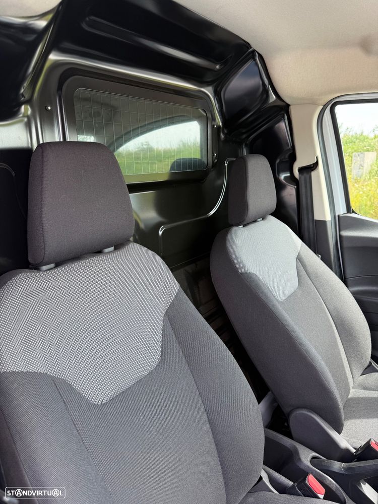 Ford Transit Courier - 15