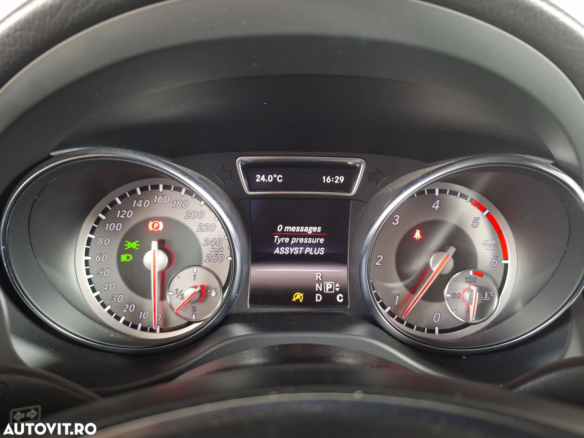 Mercedes-Benz GLA - 25
