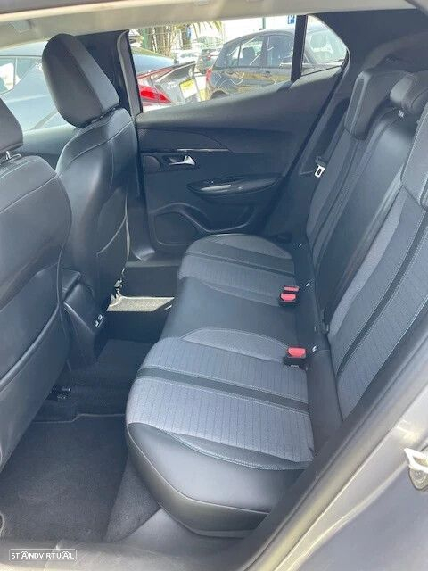Peugeot 2008 1.5 BlueHDi Active Pack EAT8 - 8