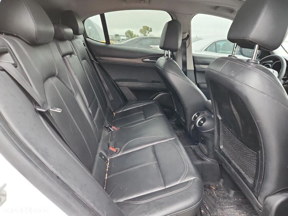 Alfa Romeo Stelvio 2.0 Turbo 16V AT8-Q4 Ti - 10