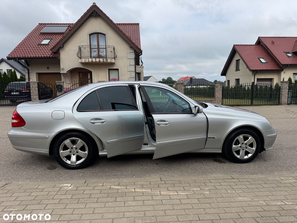 Mercedes-Benz Klasa E 200 Kompressor Automatik Avantgarde Sport Edition - 38