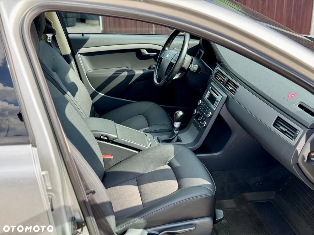 Volvo V70 2.0 Momentum - 31