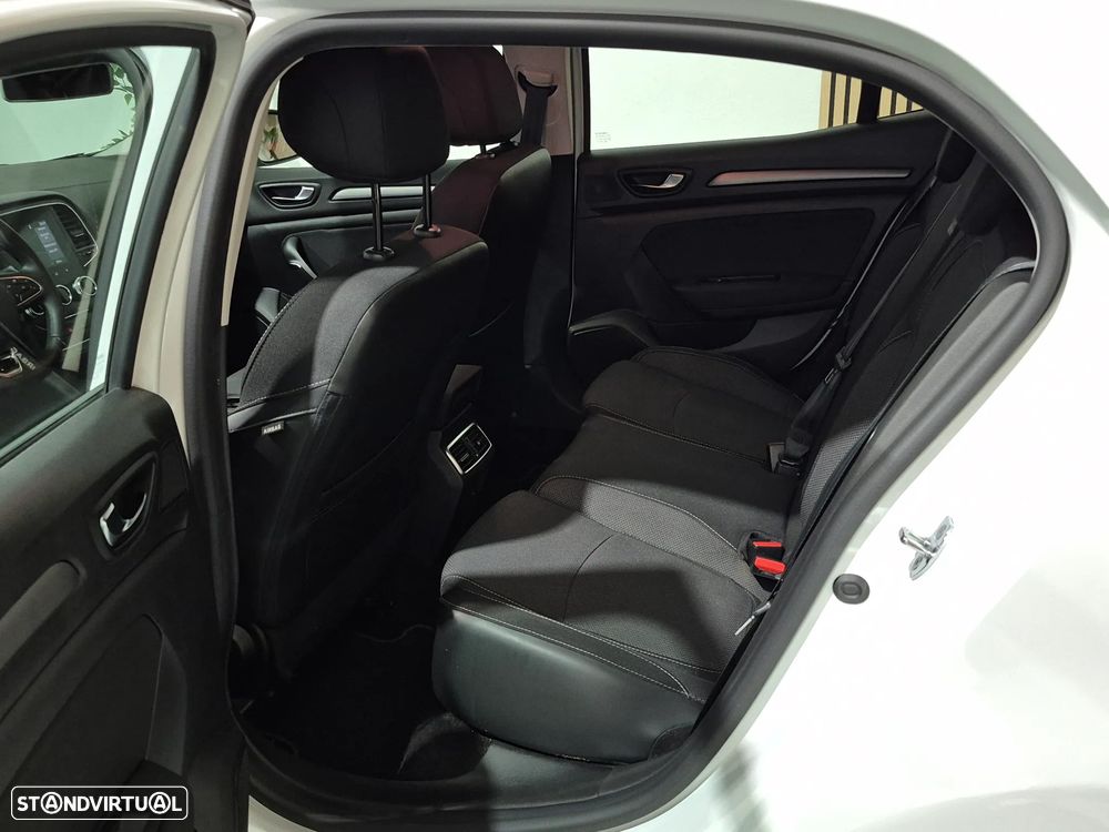 Renault Mégane 1.6 Plug-In Intens - 30