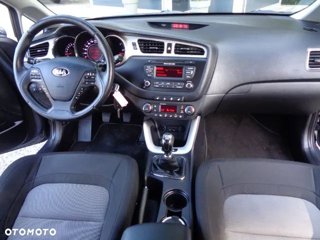 Kia Ceed 1.4 CVVT Dream Team Edition - 9