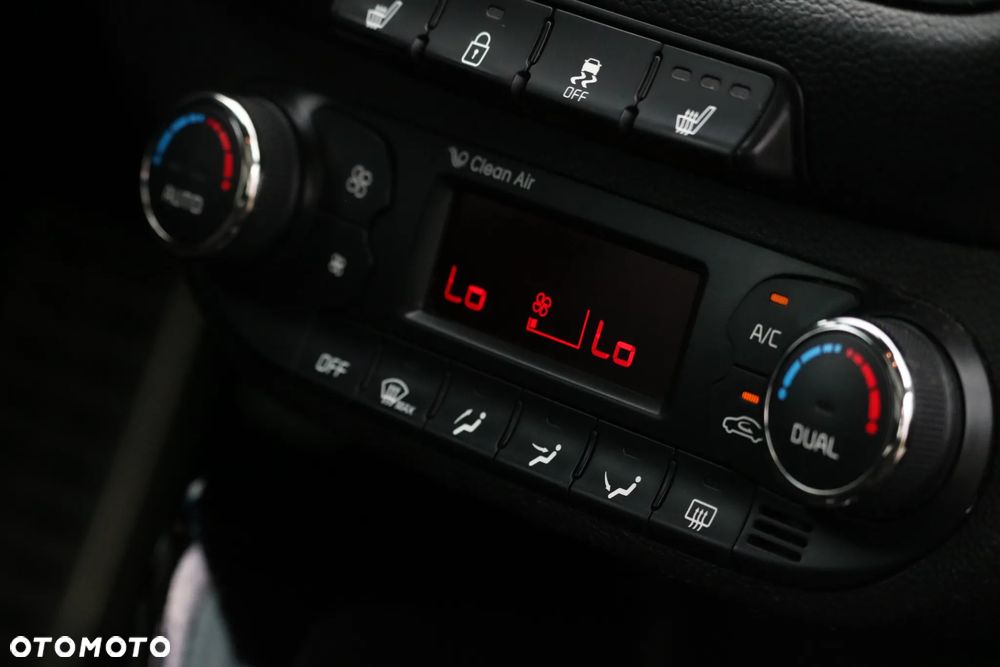 Kia Ceed 1.6 CRDi 128 Fifa World Cup Edition - 30