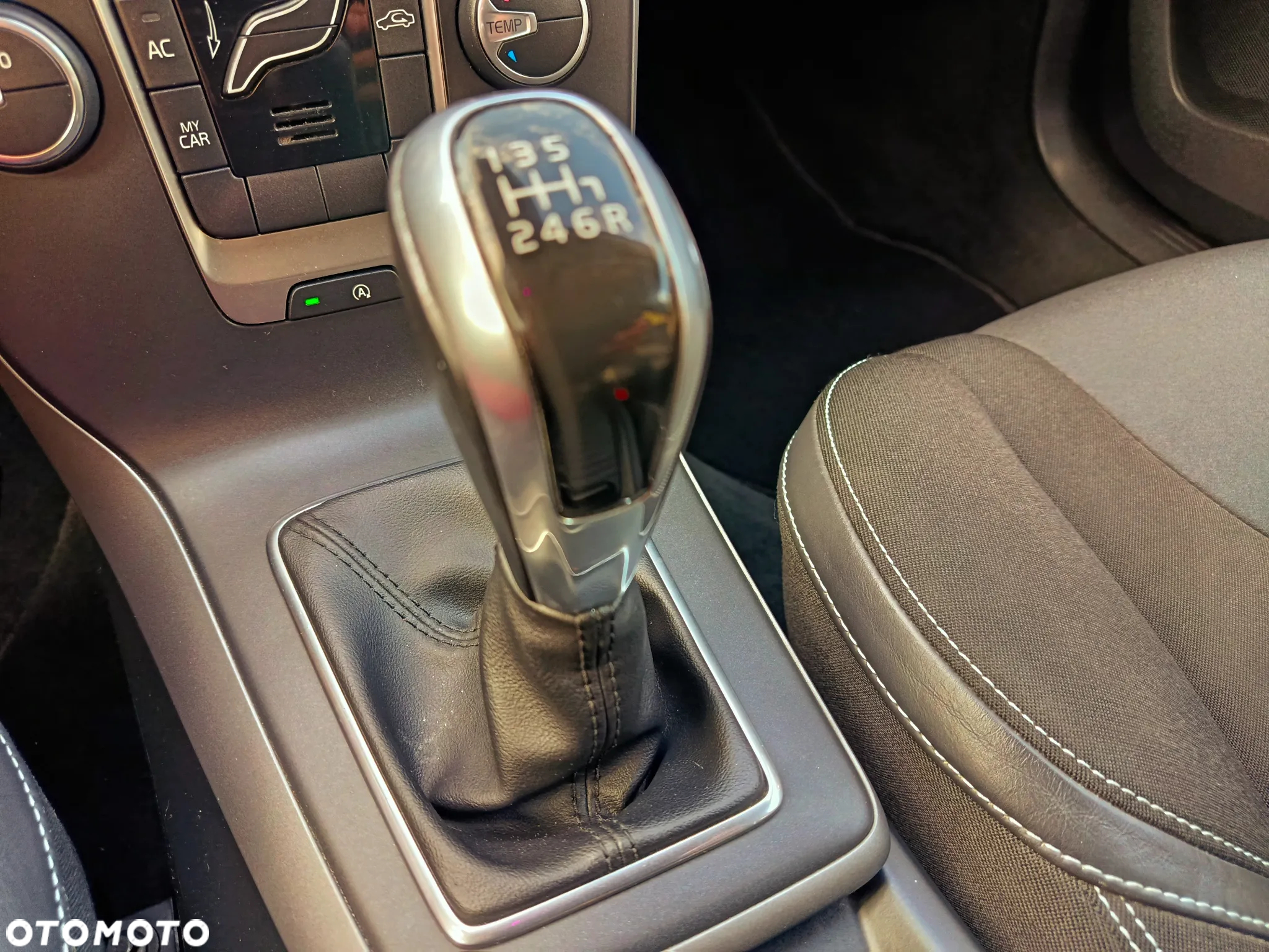 Volvo V40 D2 Momentum - 22