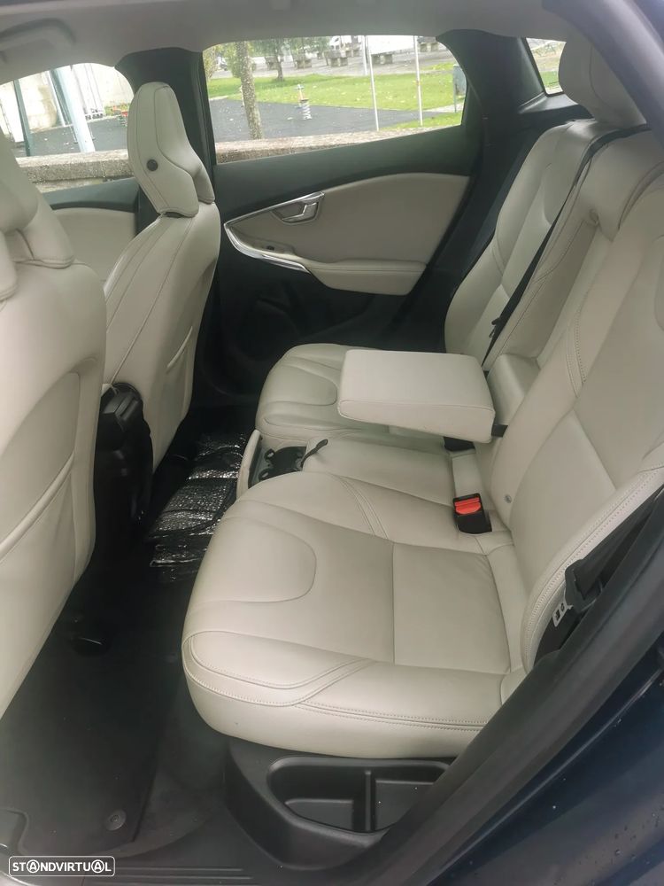 Volvo V40 D2 Summum - 9