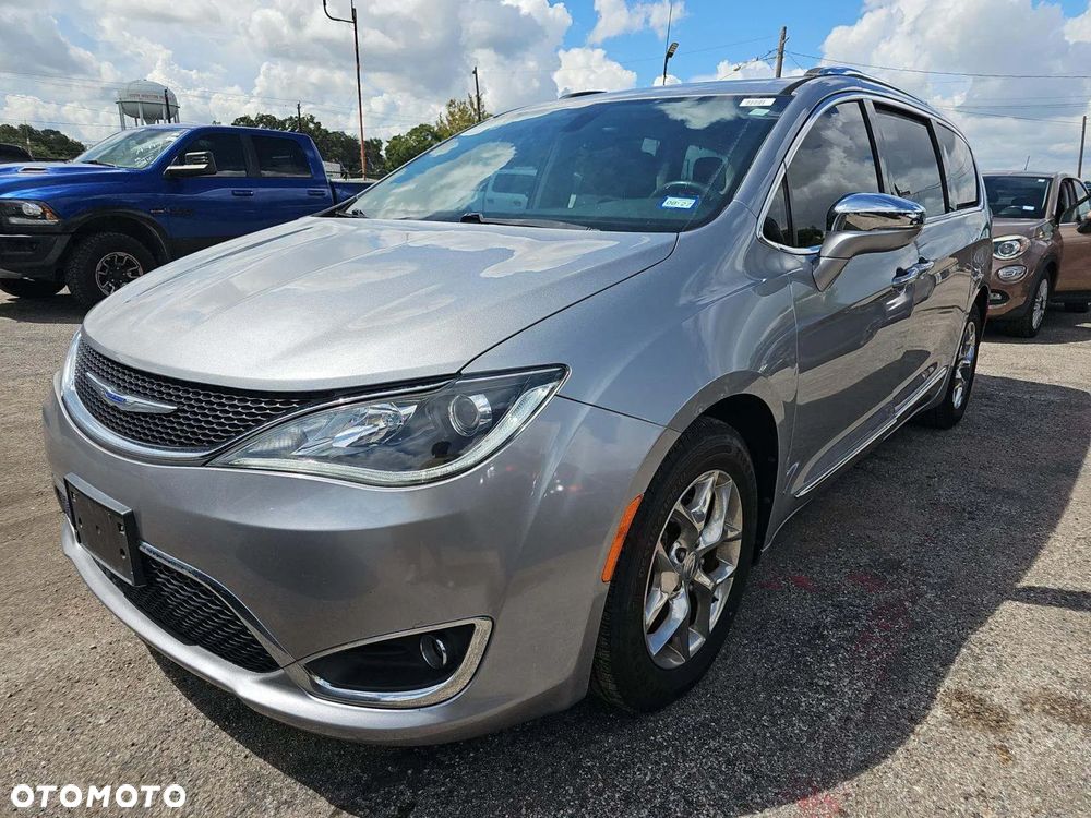 Chrysler Pacifica - 2
