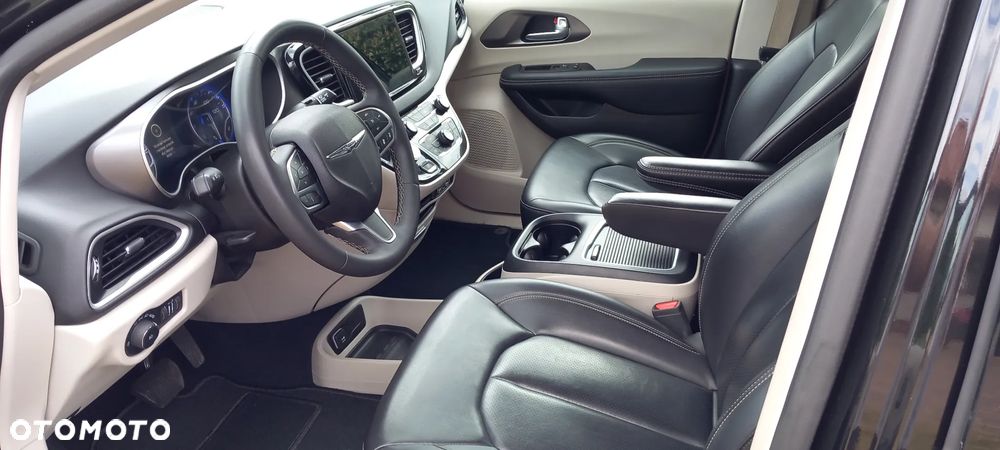 Chrysler Pacifica - 10