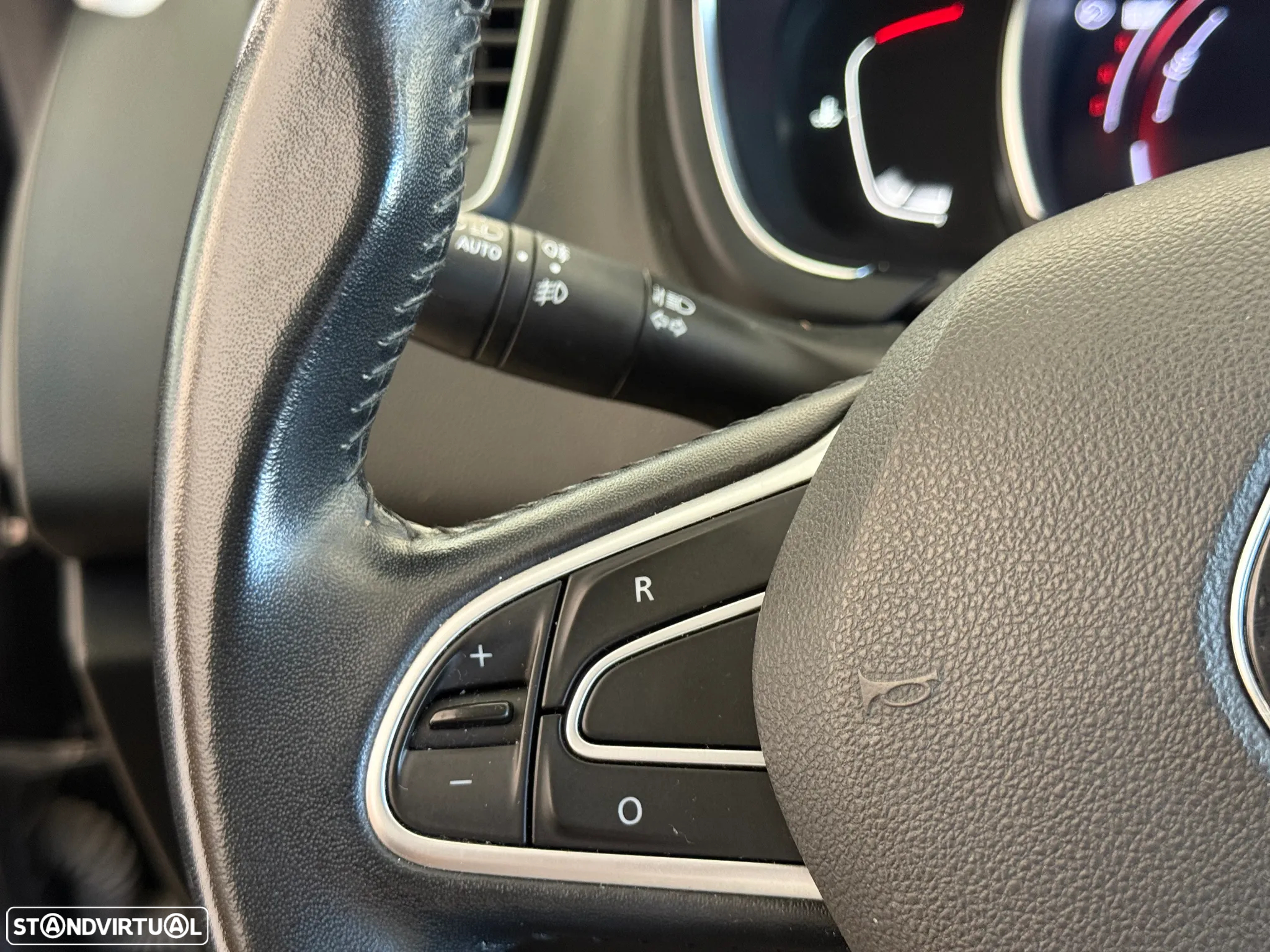 Renault Grand Scénic ENERGY dCi 110 EDC INTENS - 23
