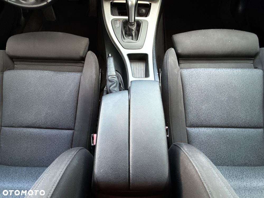 BMW Seria 3 320i - 24