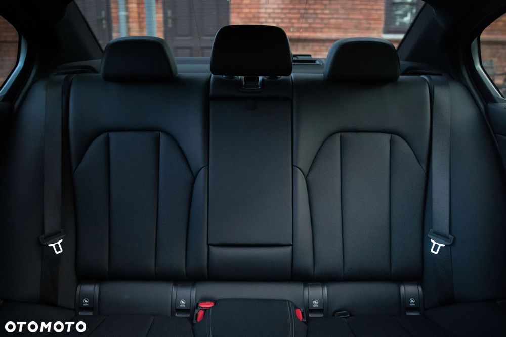 BMW Seria 3 330i xDrive Sport Line - 21