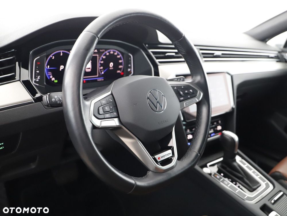 Volkswagen Passat Variant 2.0 TDI 4Mot Elegance DSG - 12