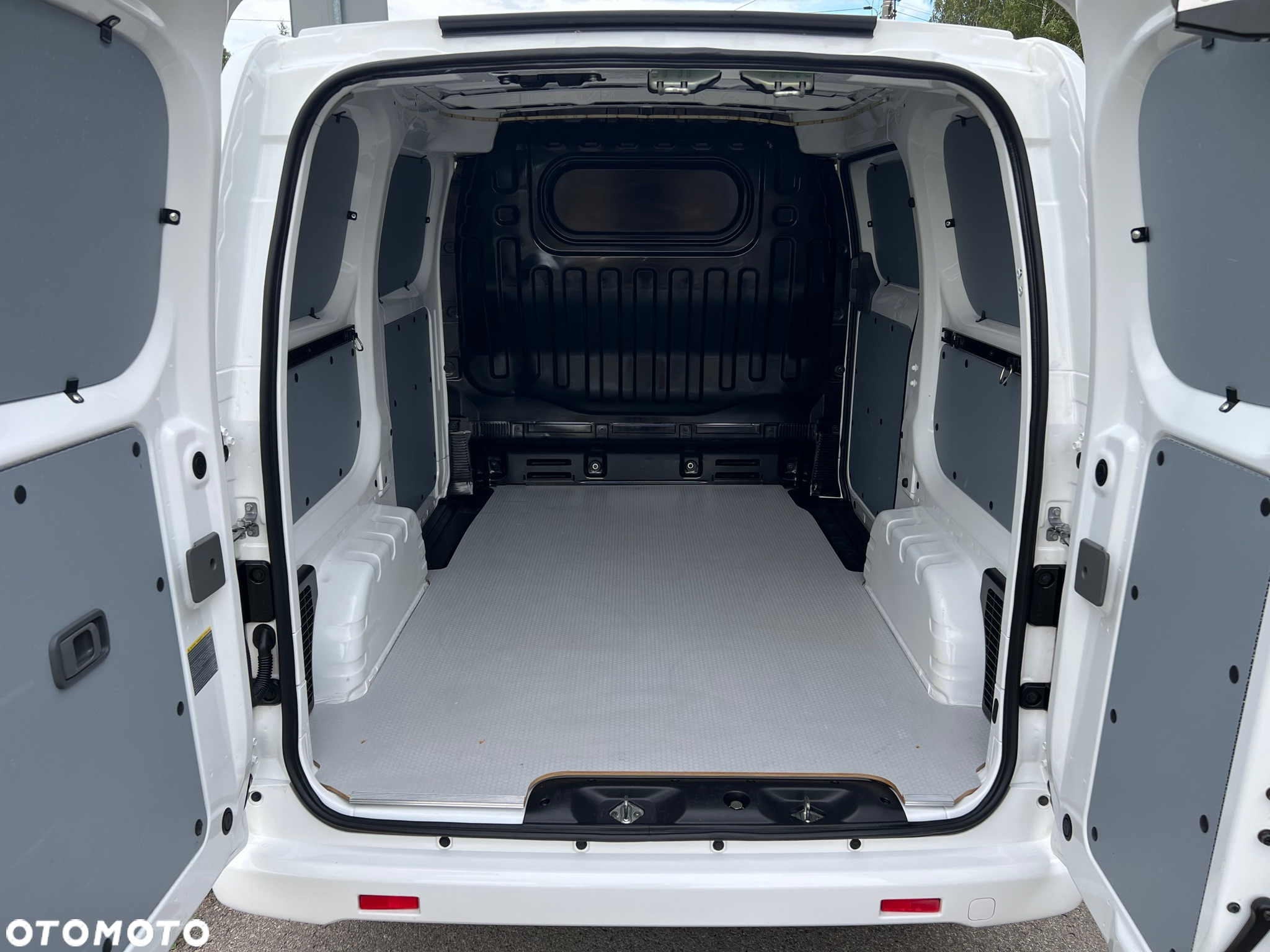 Nissan NV200 - 8