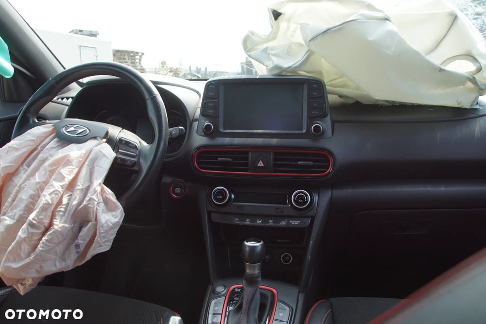 Auto na części - Hyundai Kona I 1.6 T-GDI 177 KM G4FJ D7UF1 YG7 2019R Silnik Skrzynia Drzwi Maska Błotnik Zderzak Klapa Lampa Lusterko Klamka Szyba Deska Kokpit Sterownik Moduł Czujnik Licznik Wyświetlacz Panel Kierownica - 15