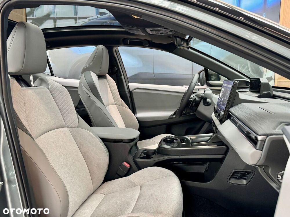 Toyota C-HR+ - 10