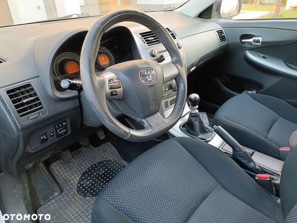 Toyota Corolla - 4