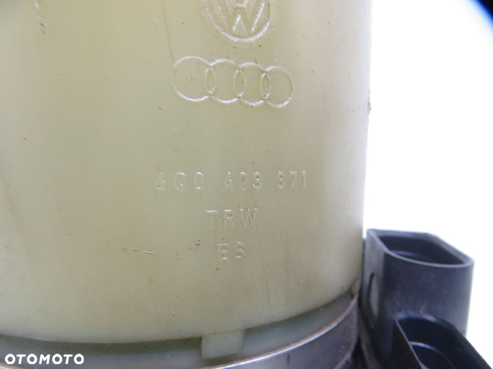 POMPA WSPOMAGANIA VW POLO IV 9N  6Q0423371 - 4