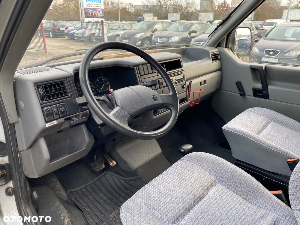 Volkswagen Caravelle - 30