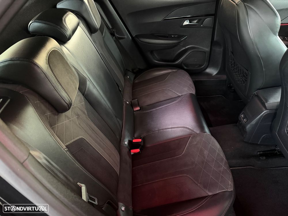 Peugeot 2008 PureTech 155 EAT8 GT Pack - 22