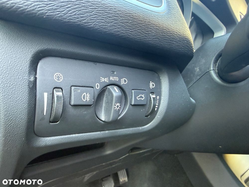 Volvo V40 - 25