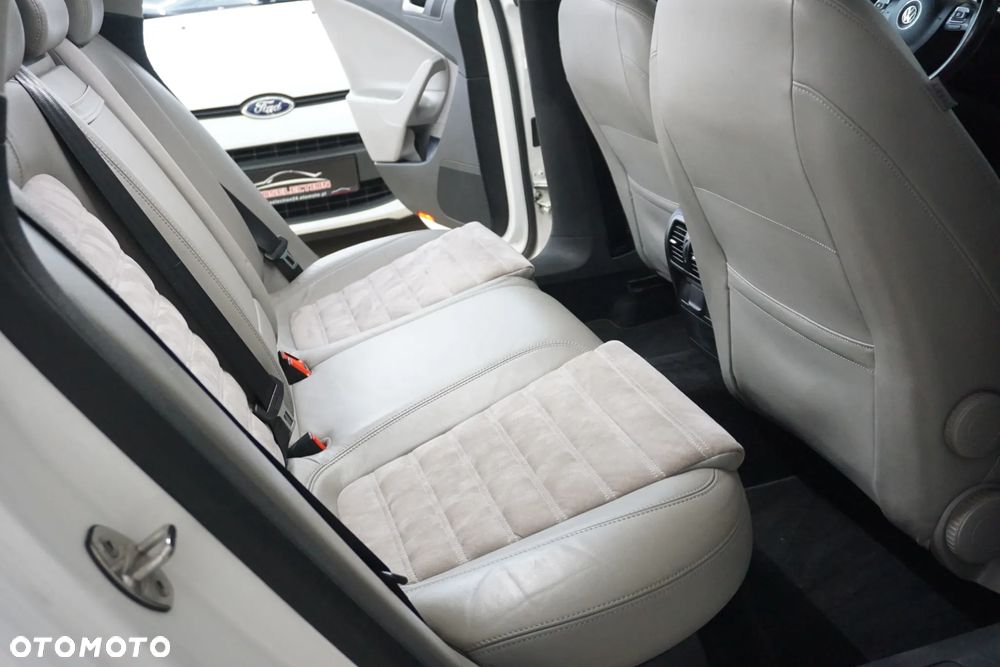 Volkswagen Passat Variant 2.0 TDI DSG Highline - 29