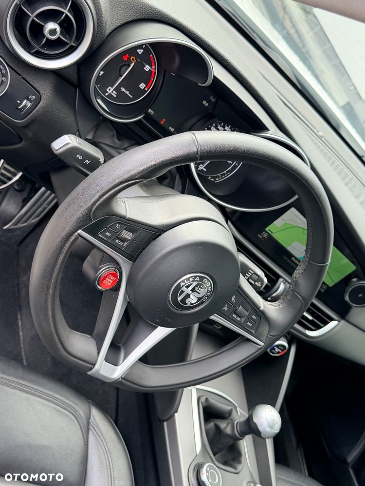 Alfa Romeo Giulia - 18