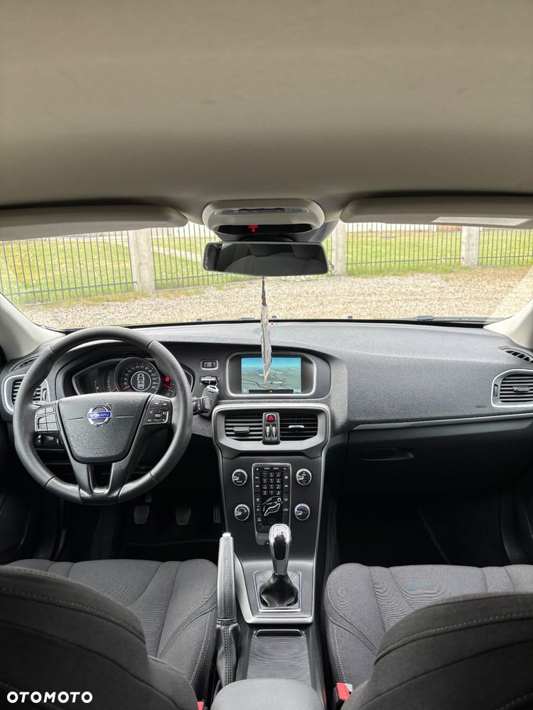 Volvo V40 D2 Momentum - 10