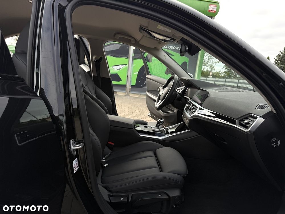 BMW Seria 3 320d - 24