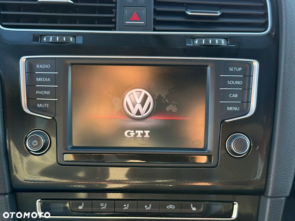 Volkswagen Golf - 23