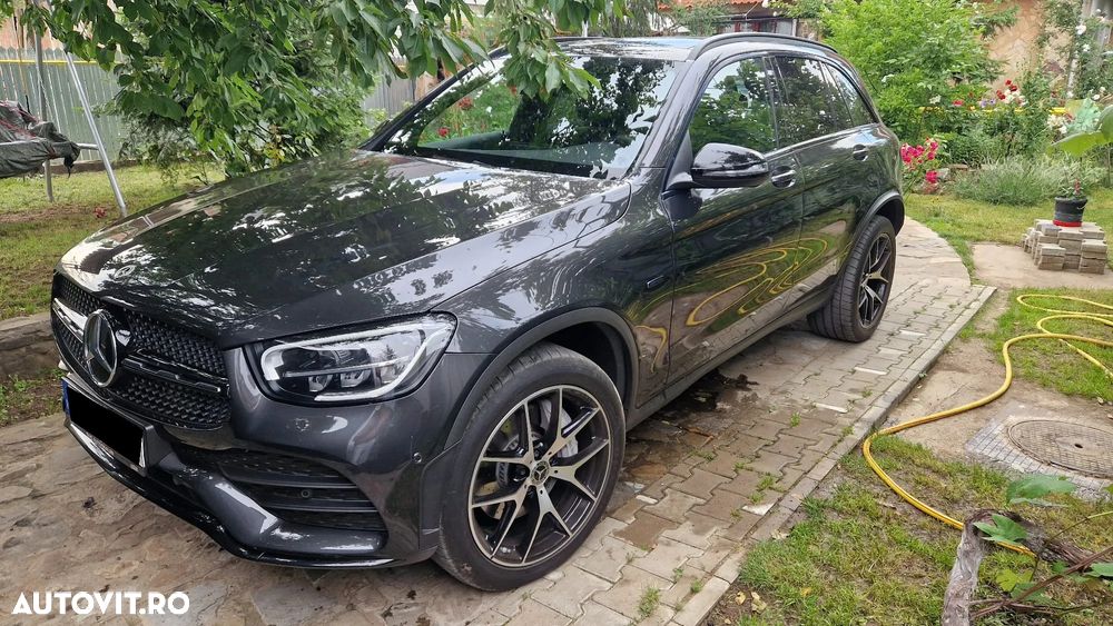 Mercedes-Benz GLC 300 e 4MATIC - 3