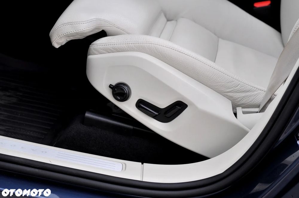 Volvo XC 60 B4 D Geartronic RDesign - 26