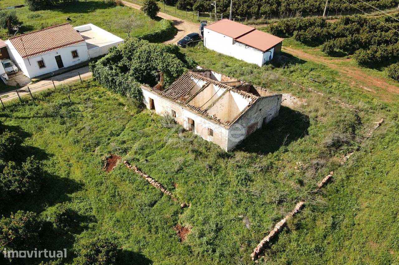 Moradia com 250m2 para recuperar em Carrasqueiro, Paderne, Albufeira - Grande imagem: 3/35