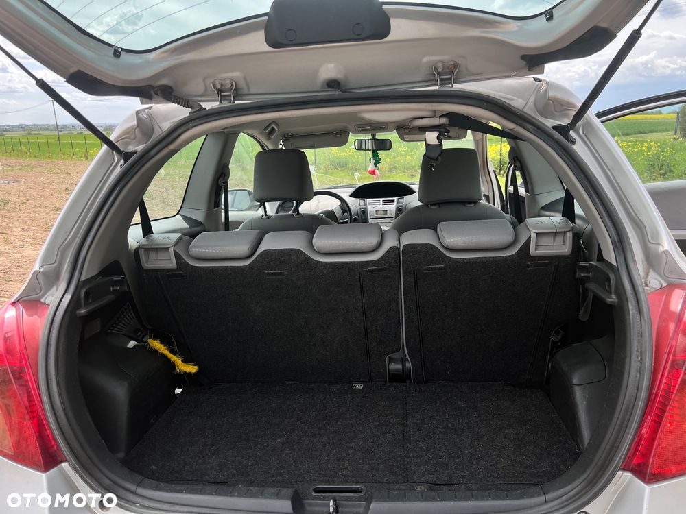 Toyota Yaris - 10