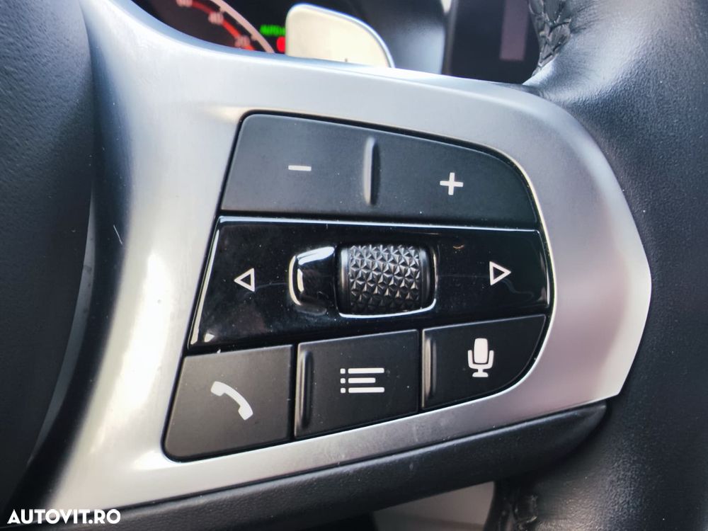 BMW Seria 5 530i xDrive AT MHEV - 27