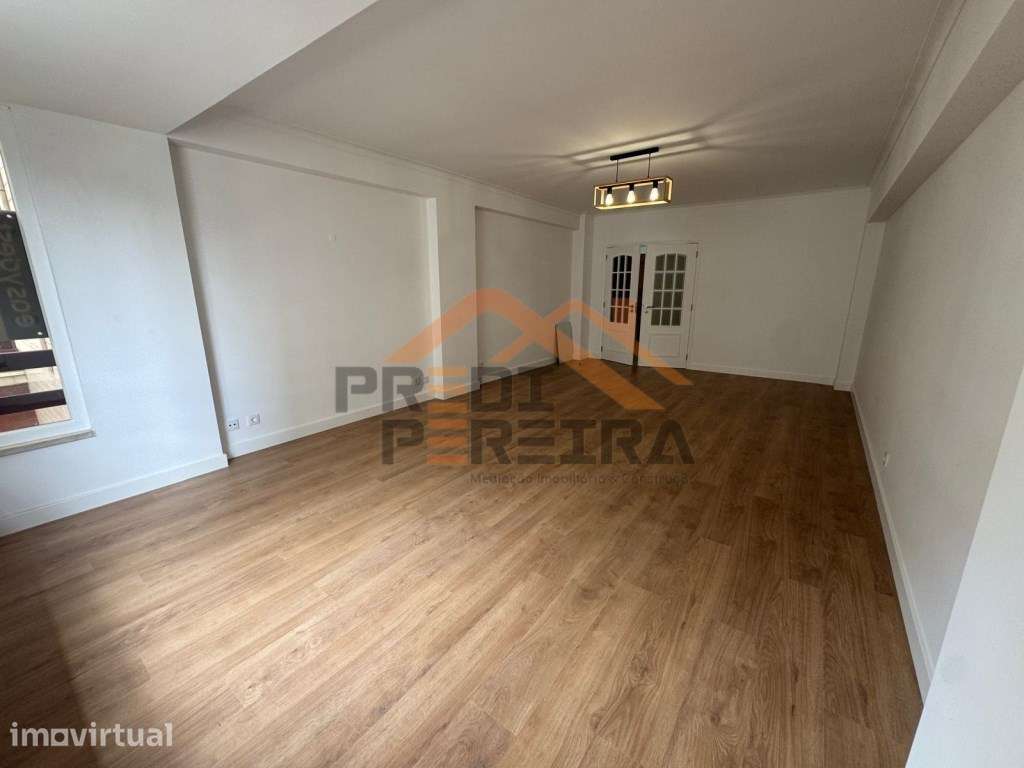 Situado nas Laranjeiras, São Domingos de Benfica, T3 remodelado com... - Grande imagem: 5/37