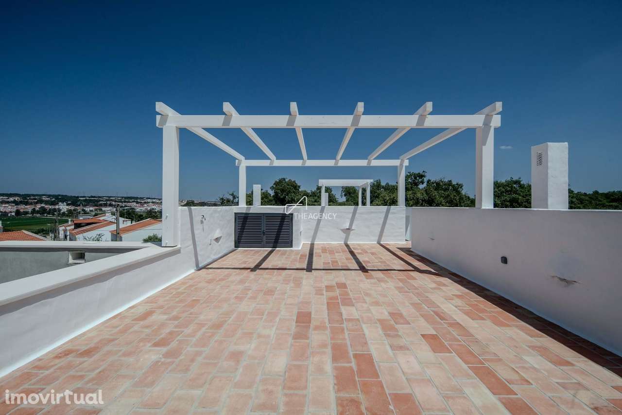 Moradia T3 Contemporânea com Piscina e Open Space no Alentejo | Perto - Grande imagem: 5/28