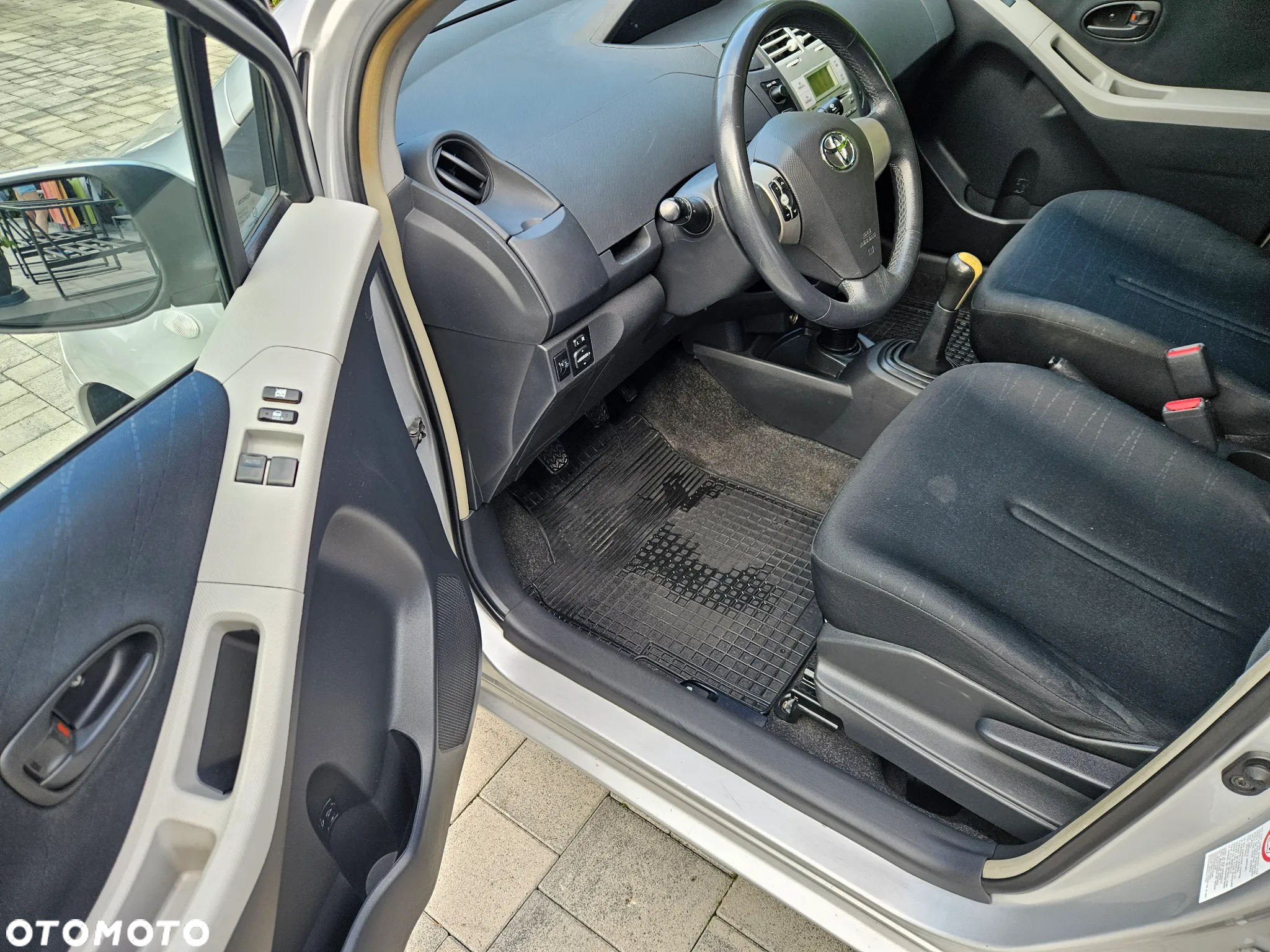 Toyota Yaris 1.3 Sol - 14
