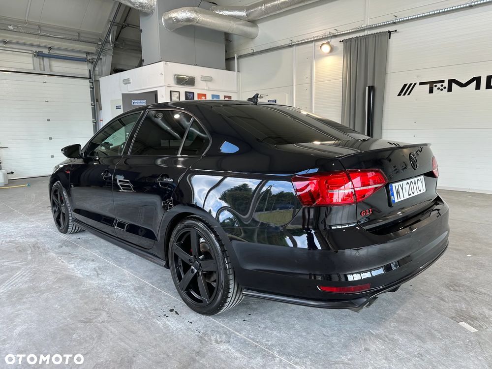 Volkswagen Jetta - 31