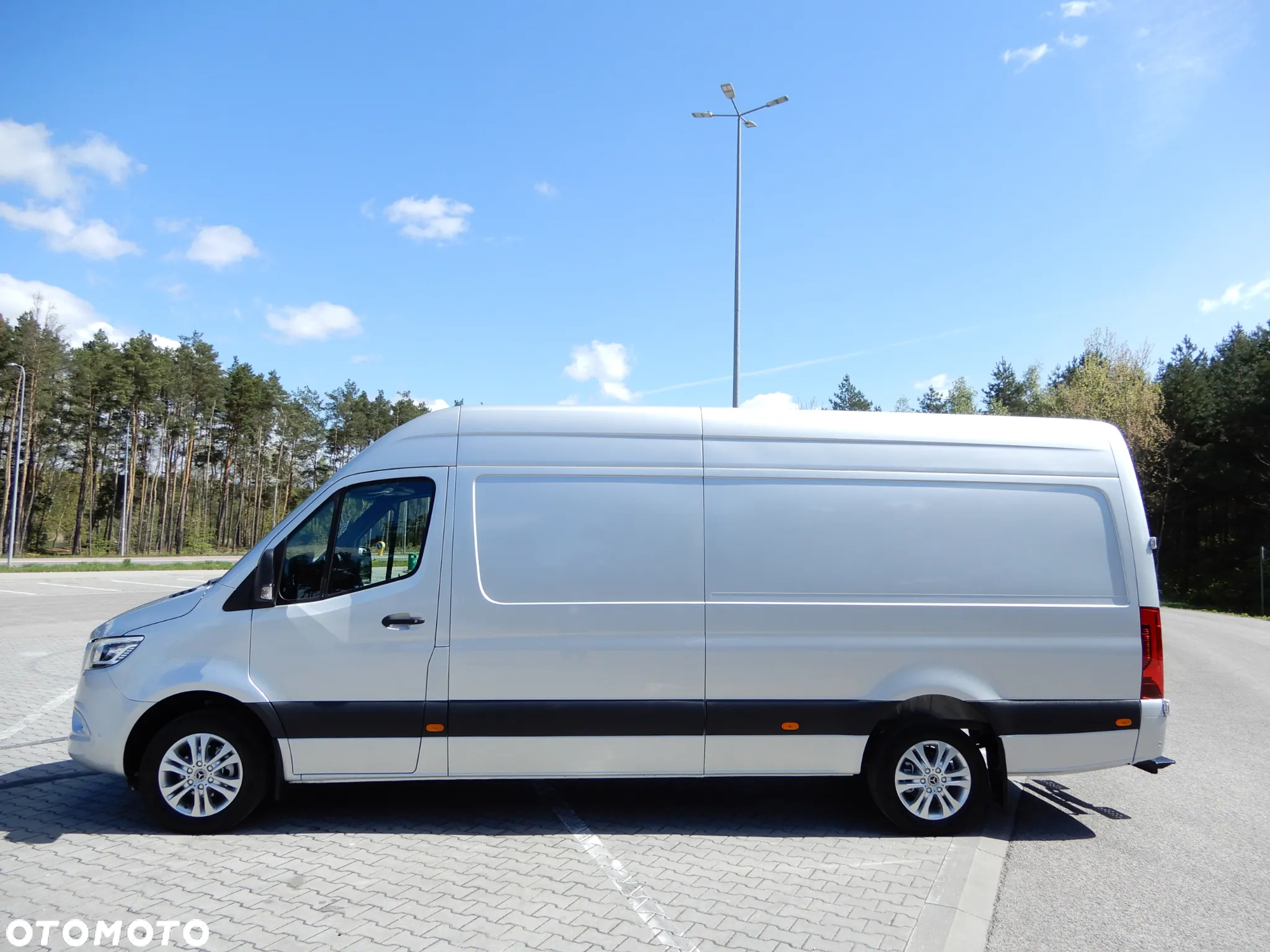 Mercedes-Benz Sprinter 319 CDI V6 3.0 CDI 190 KM 7G-Tronic Plus LONG Max 907 Furgon Blaszak Rozstaw Osi 4325 mm Full Opcja Stan Jak Nowy - 6