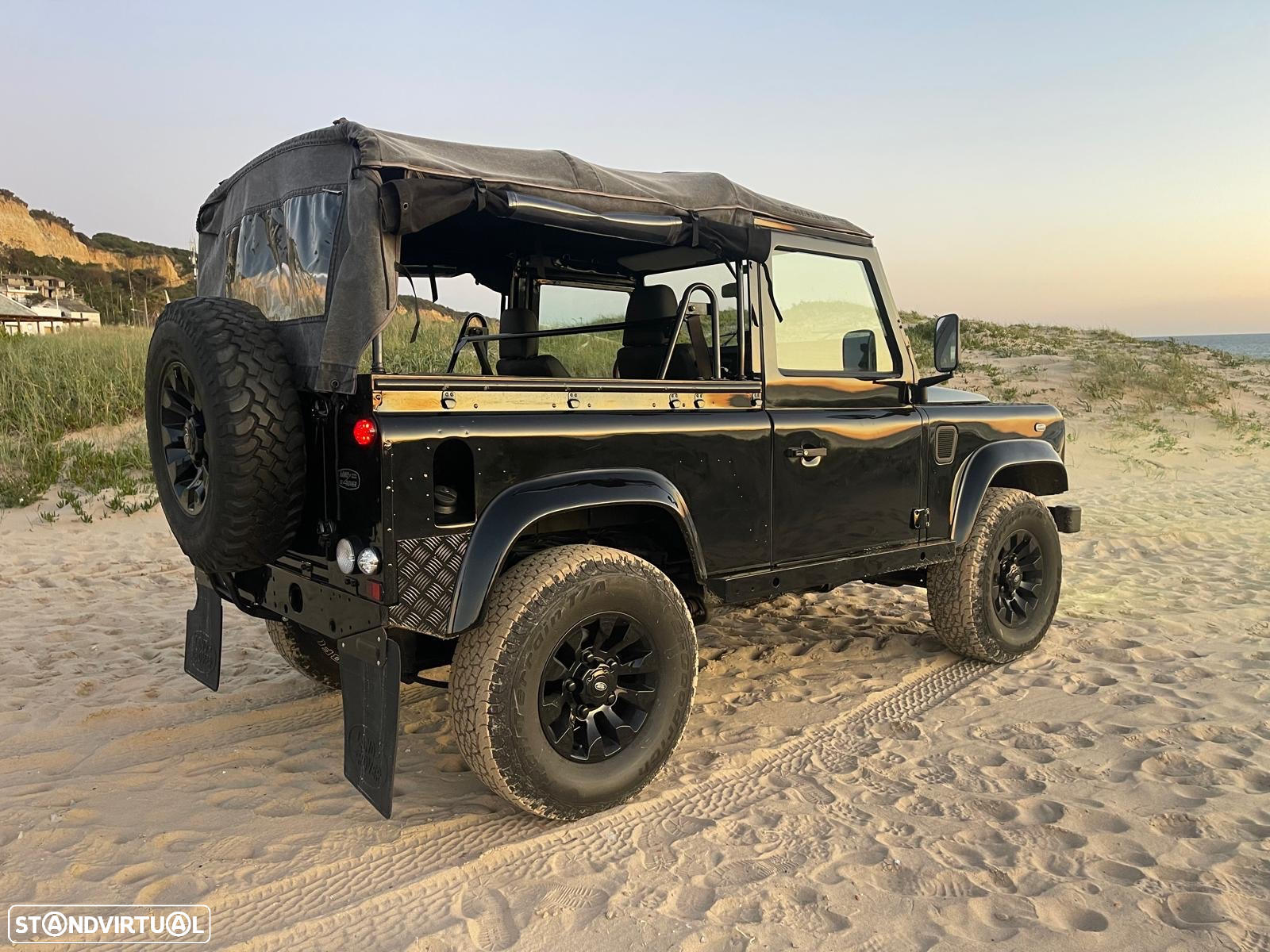 Land Rover Defender 90 2.5 Td5 Soft Top - 25
