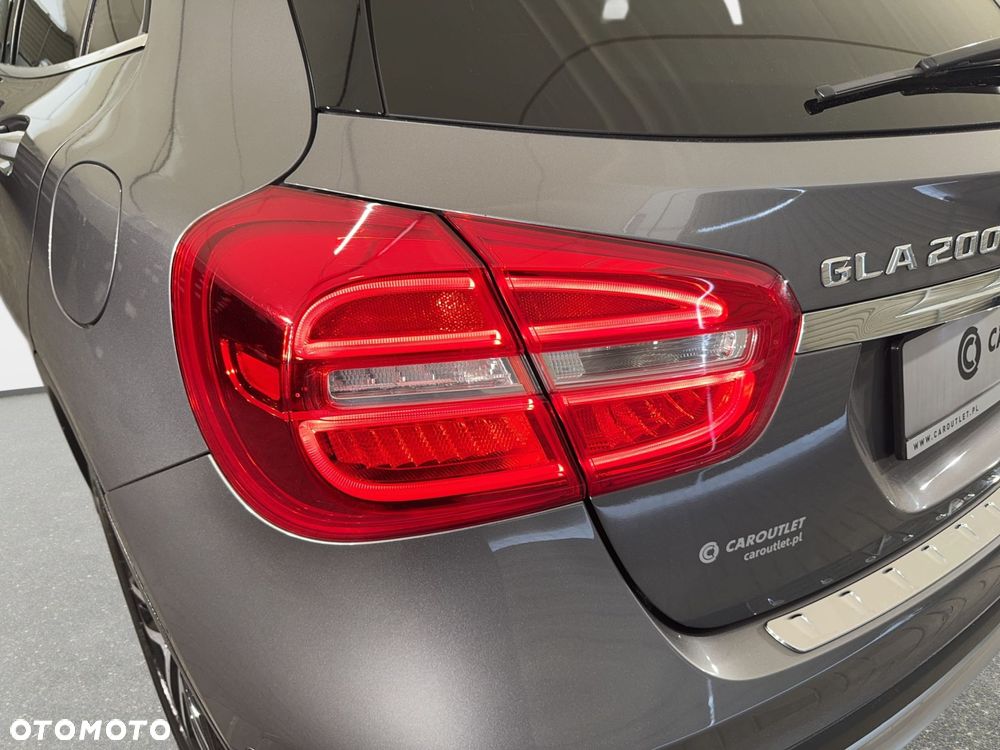 Mercedes-Benz GLA - 12