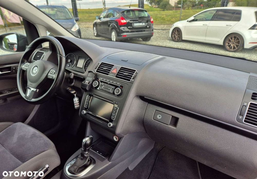 Volkswagen Touran - 16