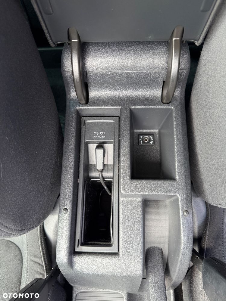 Volkswagen Golf Plus 1.6 TDI Comfortline DSG - 13