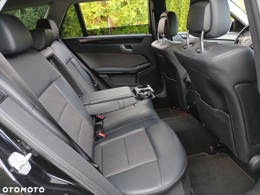 Mercedes-Benz Klasa E 200 T CGI BlueEFFICIENCY Automatik - 25